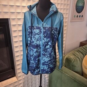 Eddie Bauer Women's Momentum UPF 50+ Hoodie Rain Jacket, Blue + Teal - Small